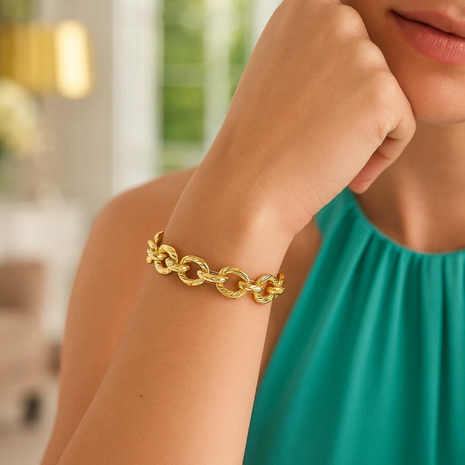 Textured Oval Link Bracelet in 14k Yellow Gold (8.70 mm)