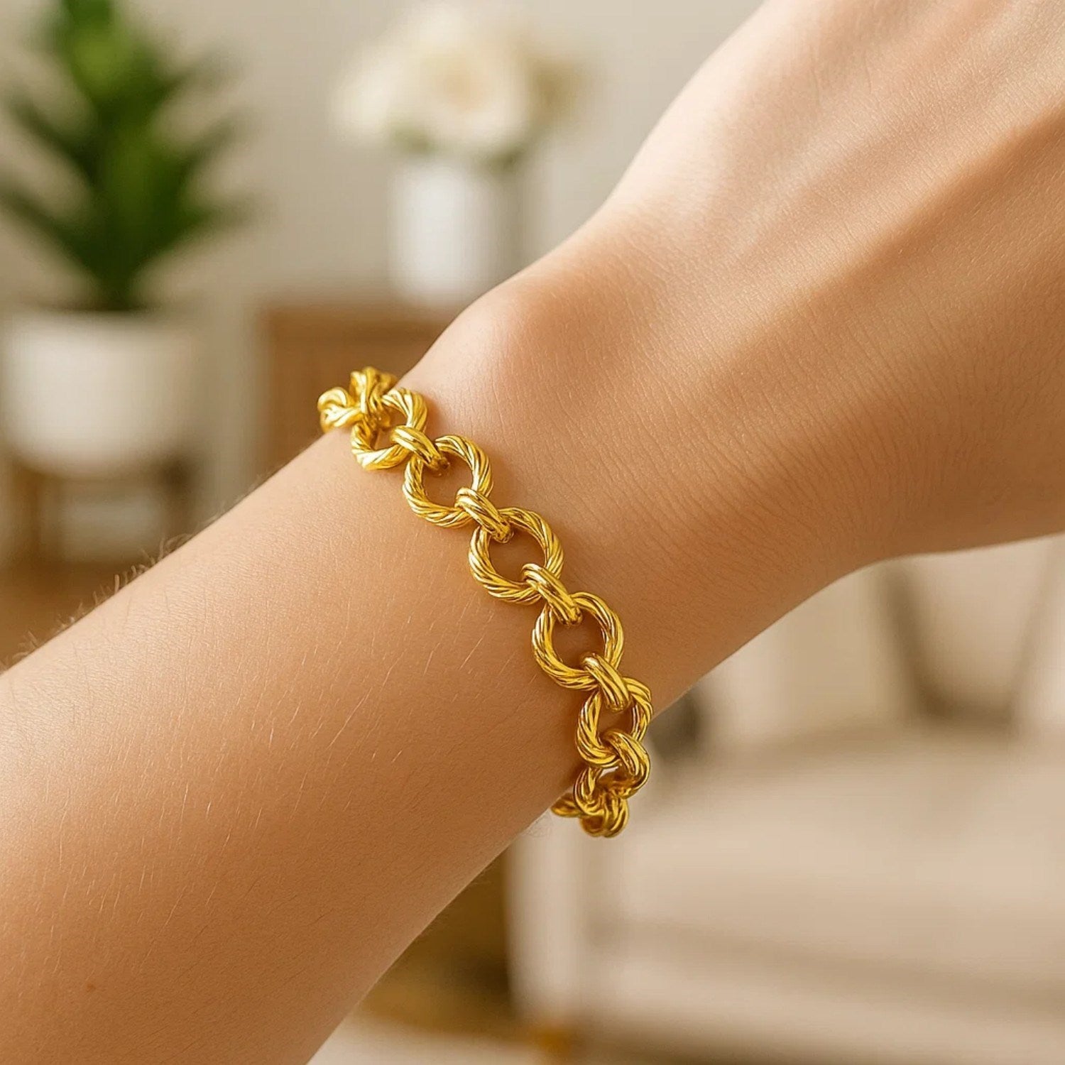 Textured Oval Link Bracelet in 14k Yellow Gold (8.70 mm)