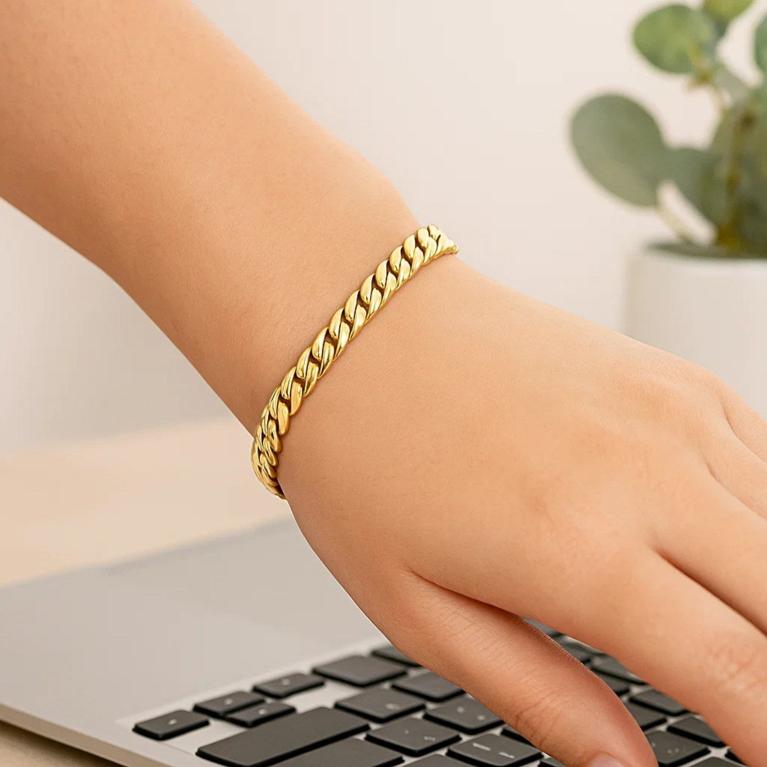 14K Yellow Gold Cuban Link Bracelet (5.90 mm)