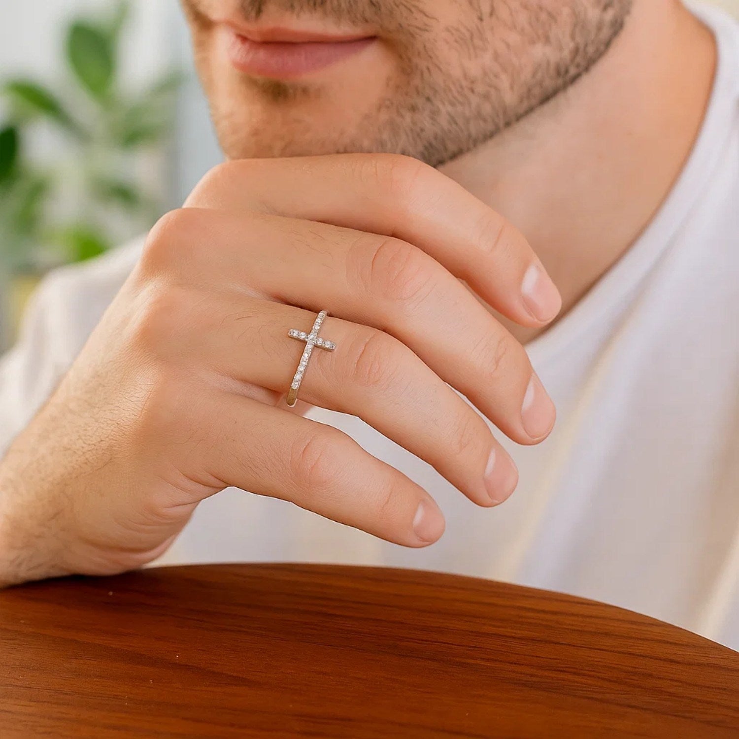 14k White Gold Cross Motif Ring with Diamond Accents (.11cttw)