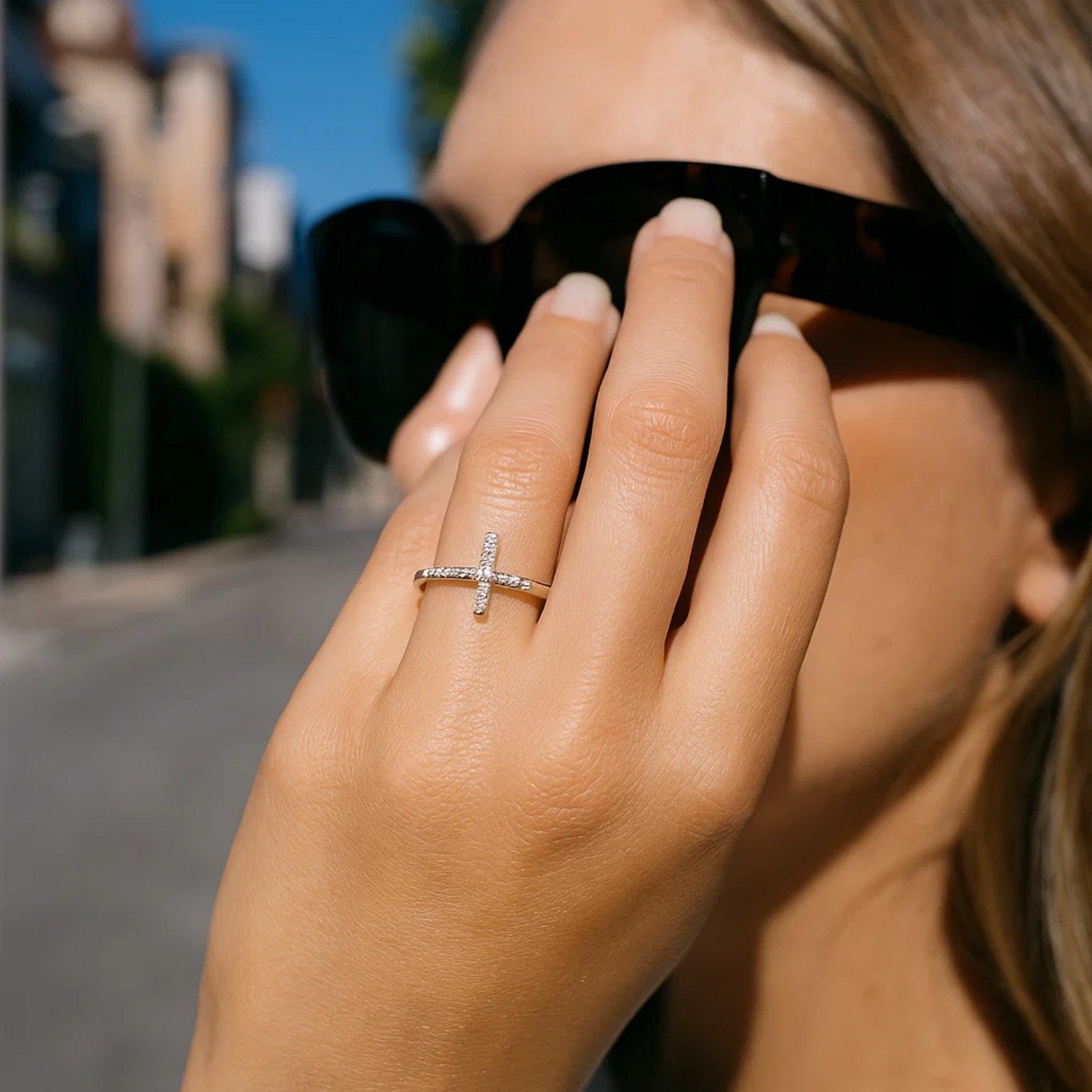 14k White Gold Cross Motif Ring with Diamond Accents (.11cttw)