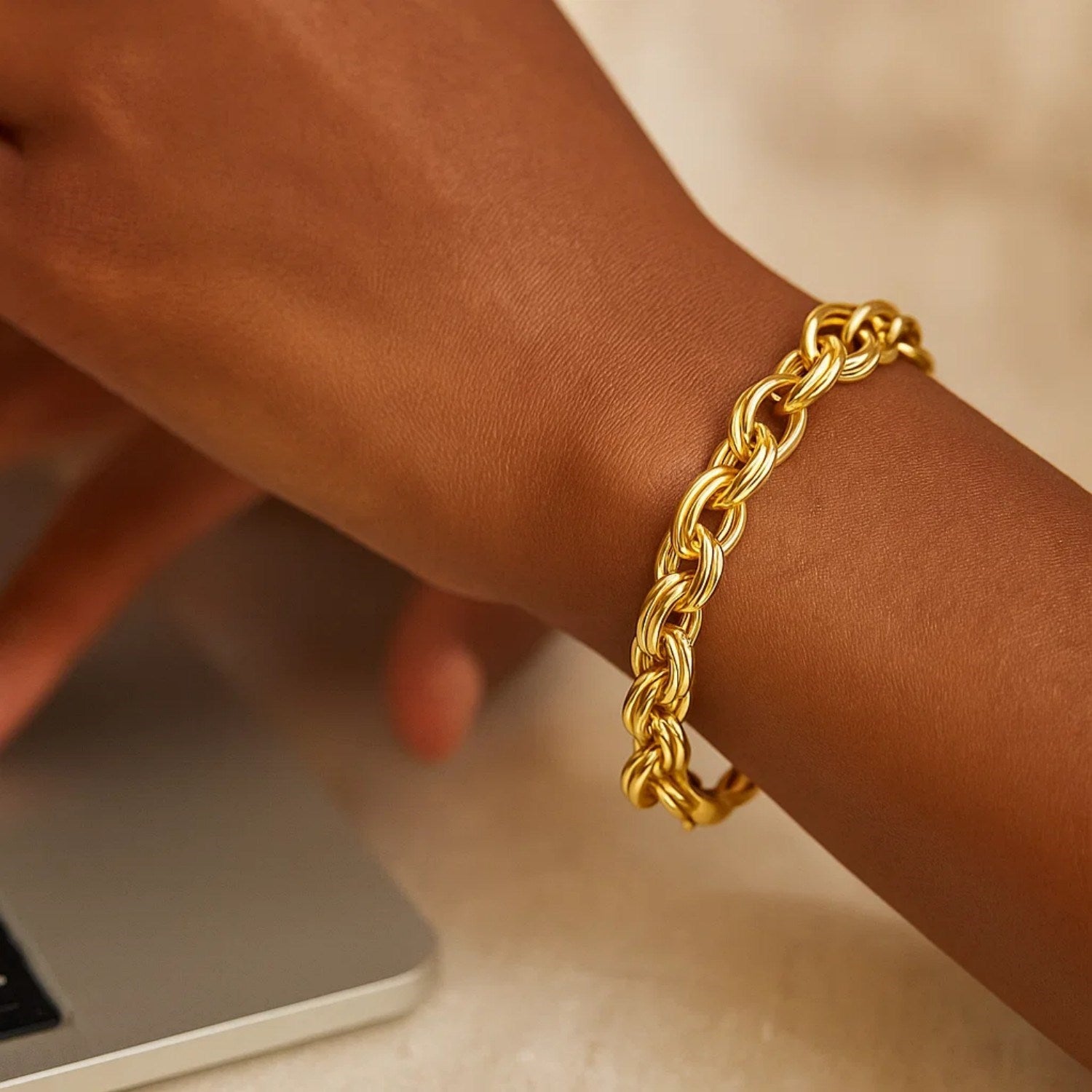 Twisted Double Link Bracelet in 14k Yellow Gold (11.80 mm)